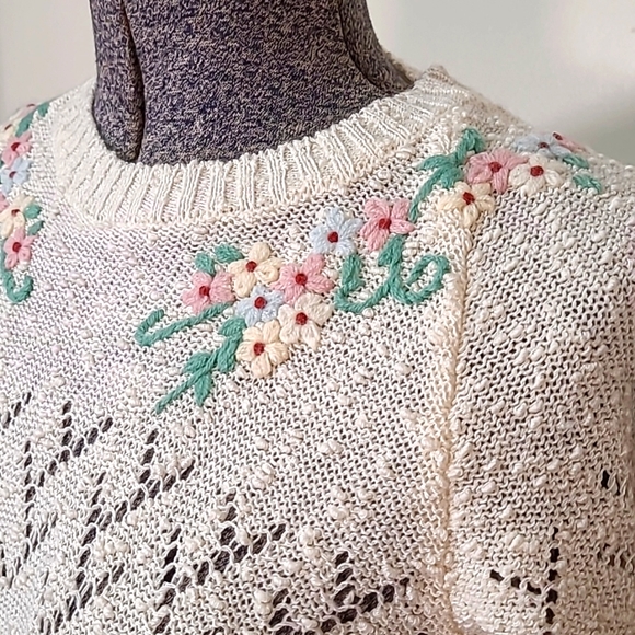 Vintage 80s Nubby Knit Short Sleeved Sweater Floral Embroidery Size Small - Picture 4 of 9